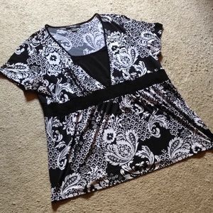 Style & Co. Black & White Floral Top in size 2X
